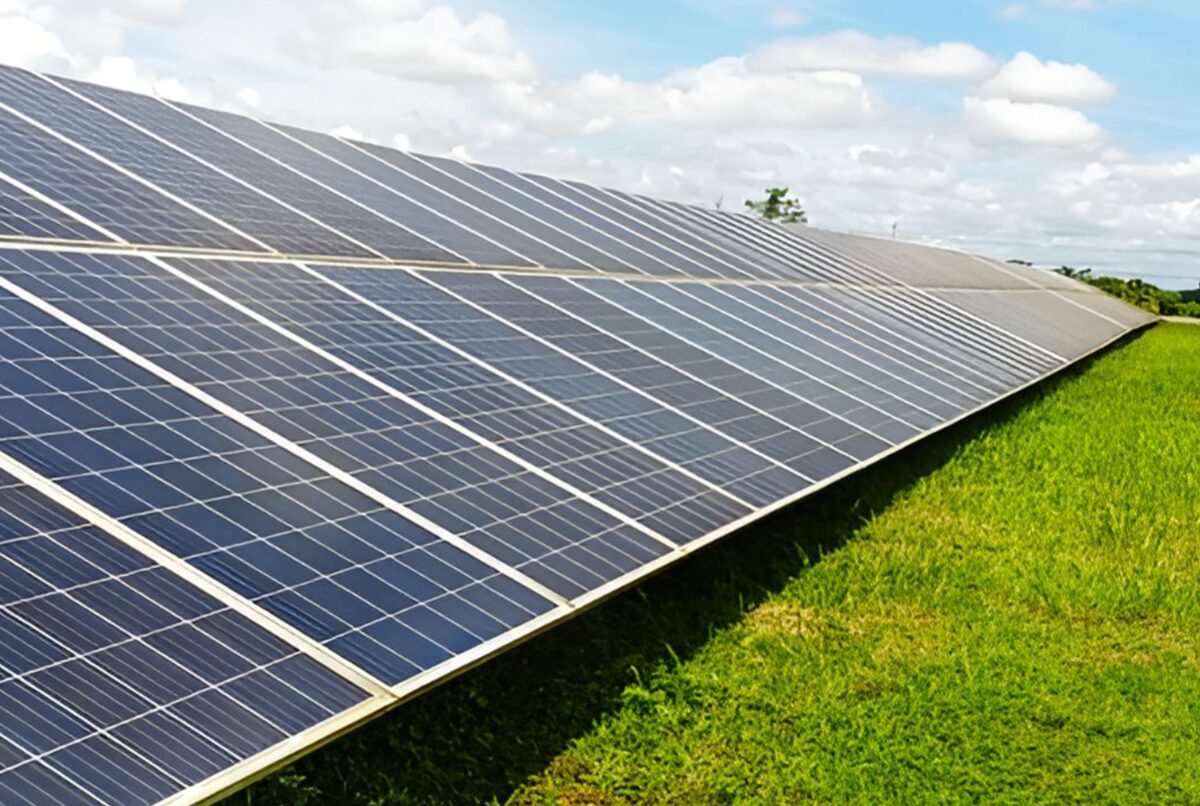 pv magazine India article image showing a ground-mounted solar array in a green field